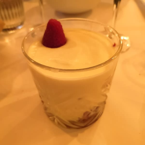 Tiramisu litchi framboise - Le Lamarck, Paris