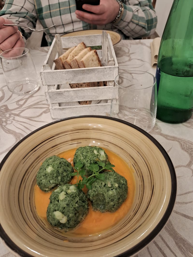 Polpettine di pane al prezzemolo con baccalà e grana su crema di zucca (4 pz) - Osteria Baccaleria Nikila, Benevento