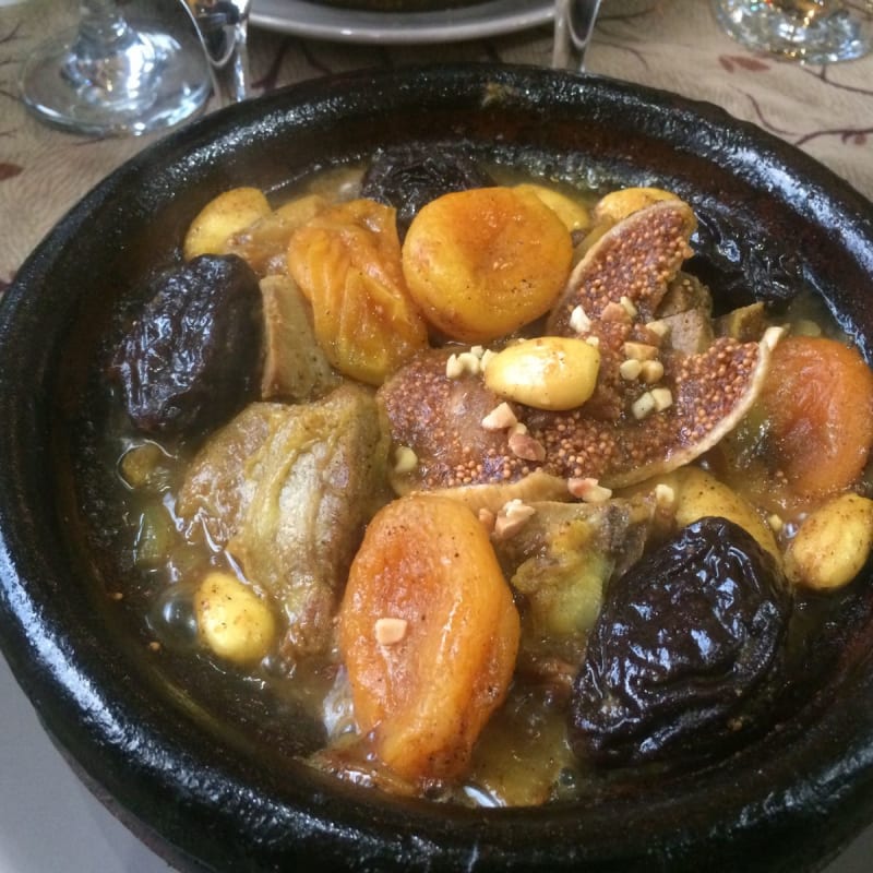 Tajine d’agneau aux figues, abricots et pruneaux - Le Touareg, Paris