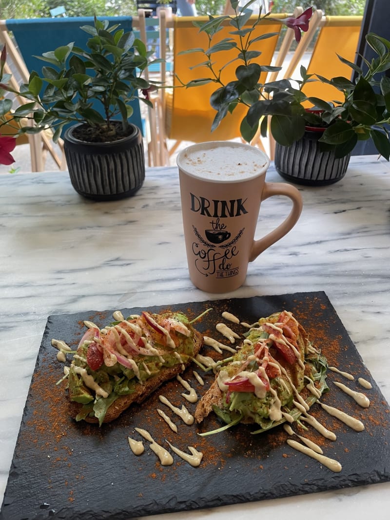 Avocado toast - Cafe Moco, Paris