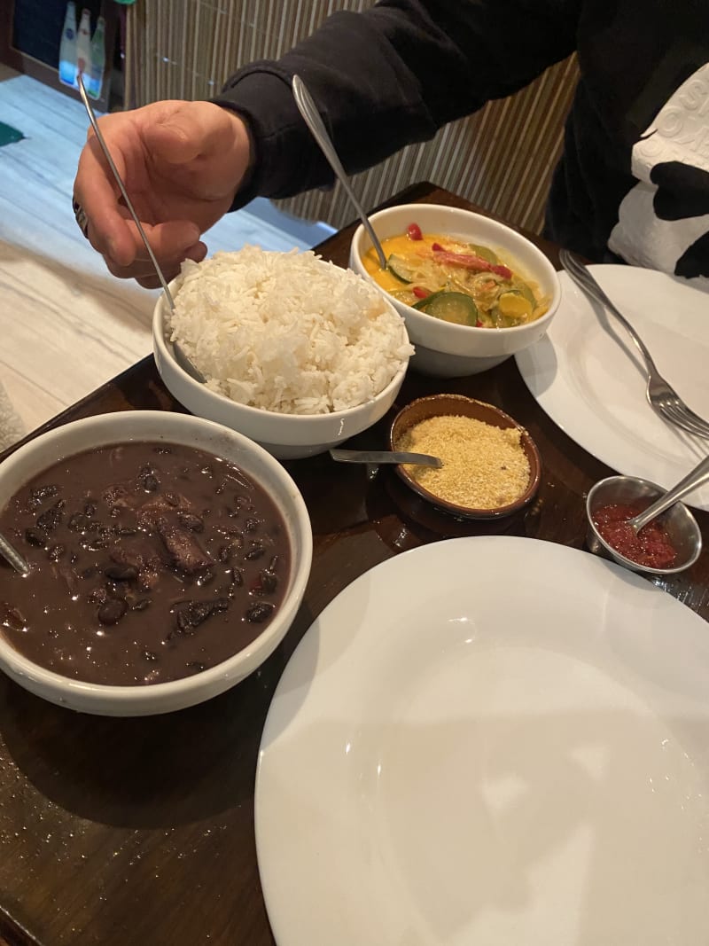 Feijoada (haricots noires, viande de porc, boeuf),  riz et farine de manioc - Tropicalia Restaurant Traiteur Brésilien, Paris