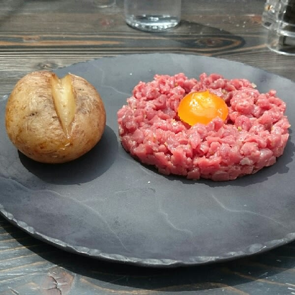 Tartare di manzo con patata al forno - Roger Bistrot, Monza