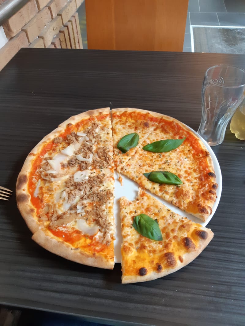 Pizza magharita/tonijn - Dolce e Salato, Breda