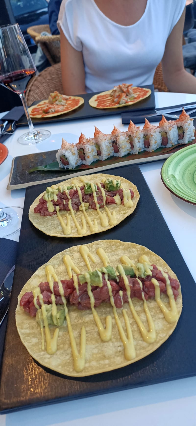 Tacos Tartare Di Manzo E Roll Con Tartare Di Manzo - Kubla Khan Roma, Rome