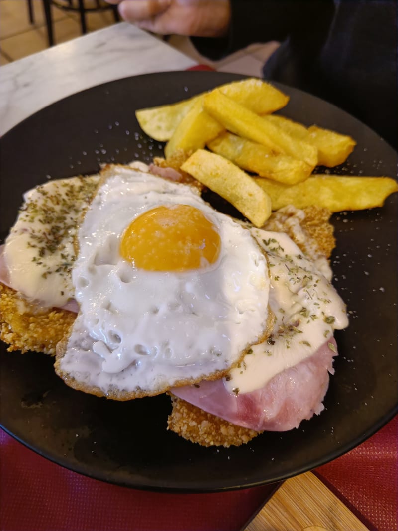 Milanesa napolitana (t.frito, jy q, huevo) c/guarnición - Loren RestoBar, Barcelona