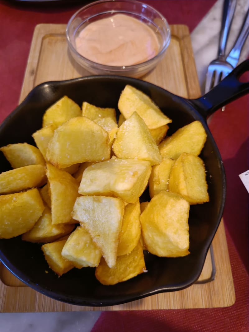 Patatas bravas - Loren RestoBar, Barcelona