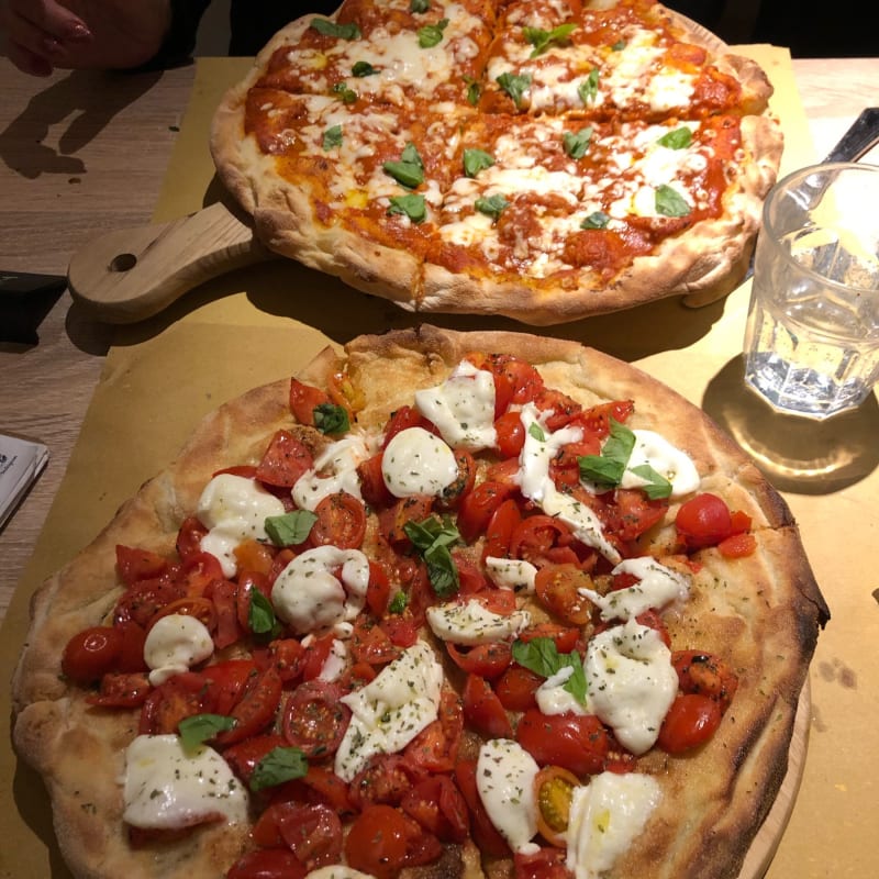 Pizza grande  - Gran Caffe Rione VIII, Rome