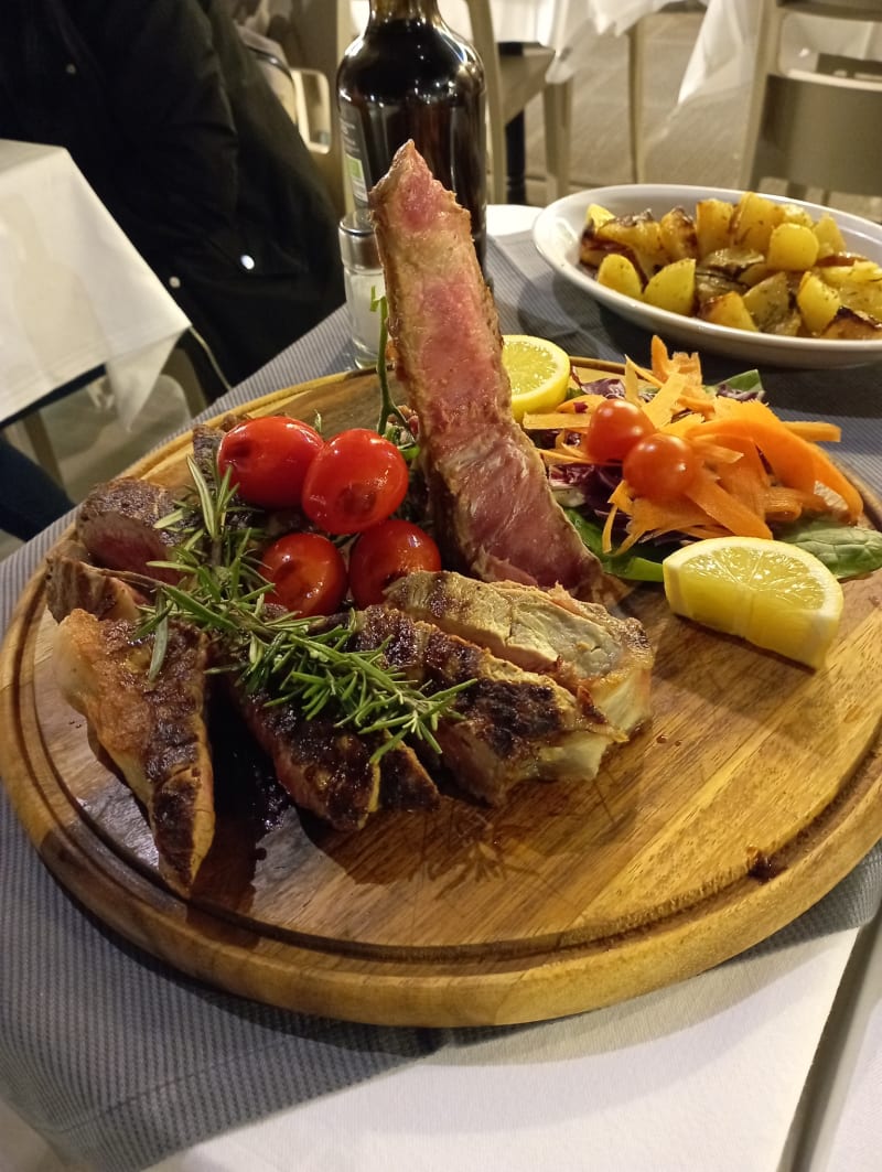 Bistecca alla fiorentina  con patate arrosto -   - Ristorante Il David, Florence