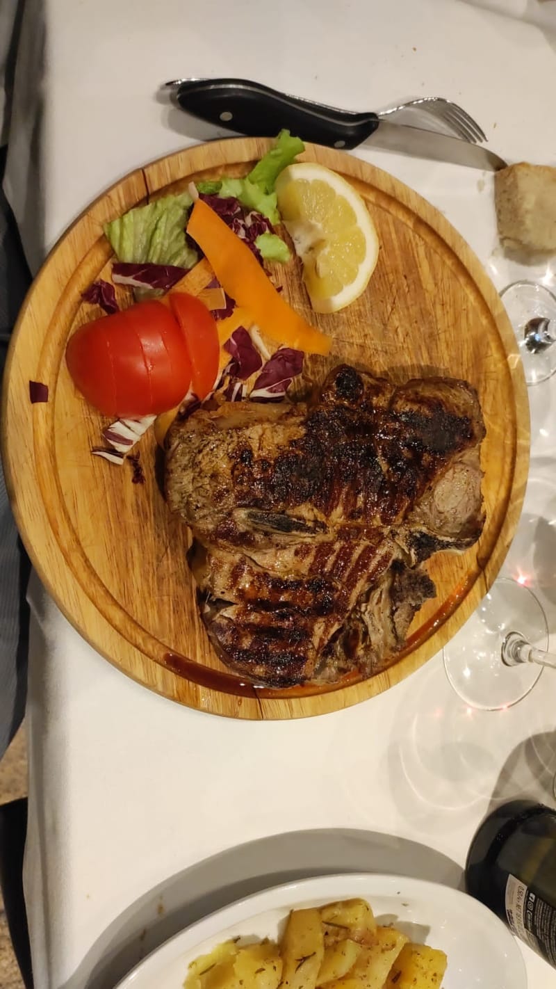 Bistecca alla fiorentina  con patate arrosto -   - Ristorante Il David, Florence