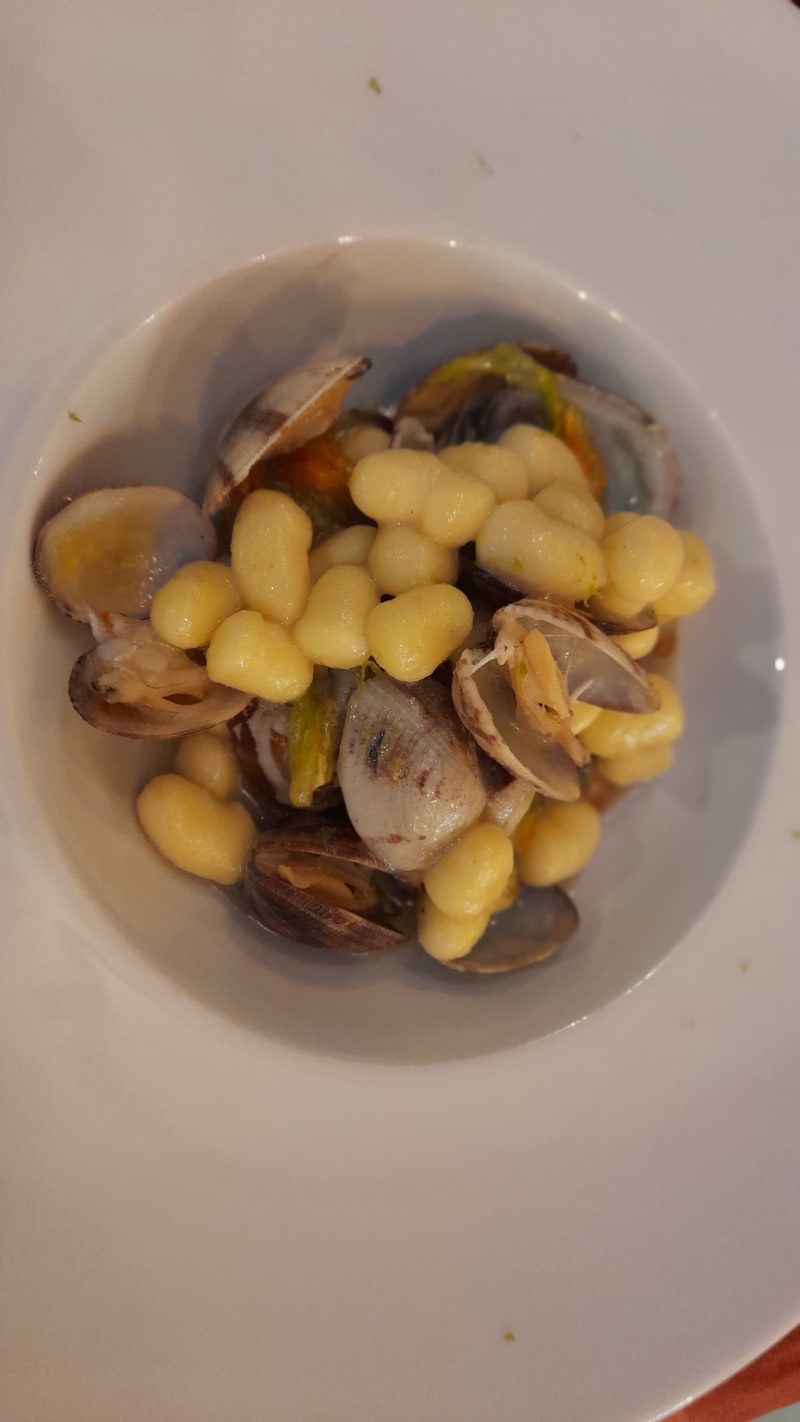 Gnocchetti vongole e fiori di zucca  - MaTe Bistrot, Nettuno