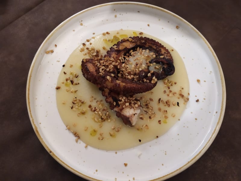 Polpo Con Purè Di Patate E Granella Di Mandorle - Ristorante Artè, Pistoia