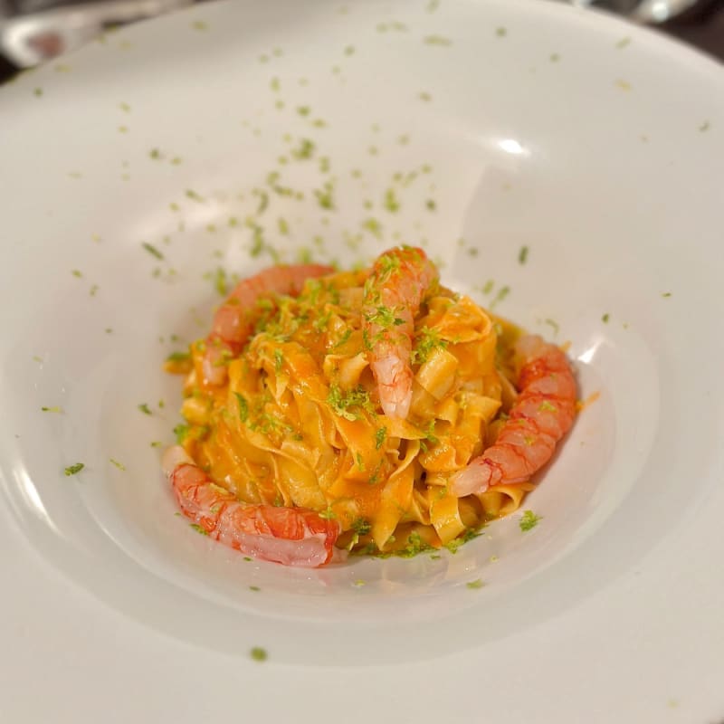 tagliolini fatti a mano con gamberi rossi e lime - Ristorante Artè, Pistoia