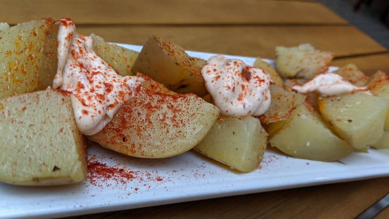 Patatas bastardas - LAVICOCA · Bar de Vins, Barcelona