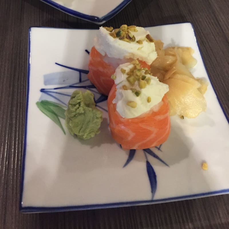 Gunkan salmone, philadelphia e granella di pistacchio - Sen Kaiten Sushi, Cerro Maggiore