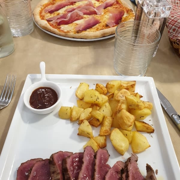 Tagliata di manzo e pizza con puzzone di Moena - MZ Millennum