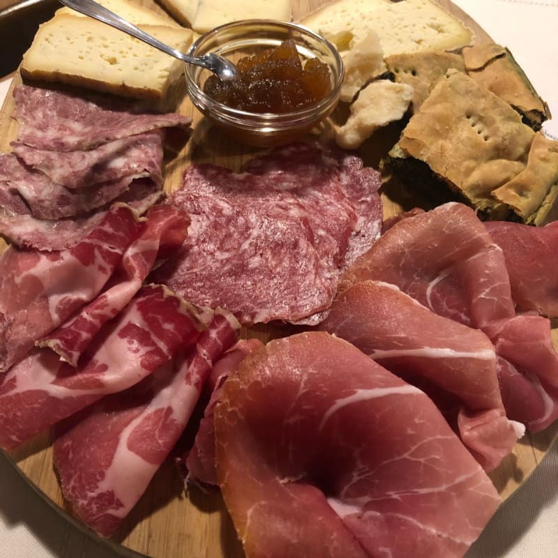 Tagliere con selezione di salumi nostrani misti - Agriturismo di Sordiglio