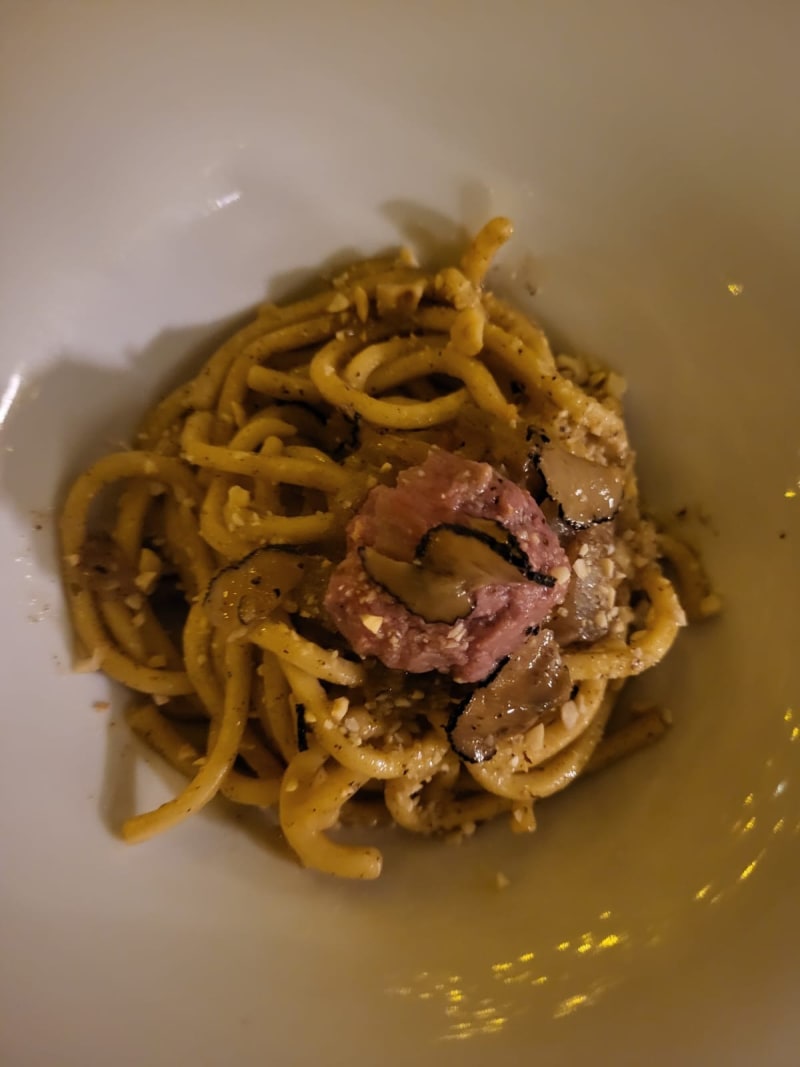 Troccoli tierra su letto di tartare di manzo profumata accompagnata da granella di nocciola , habanero e tartufo nero - Tierra Milano, Milan