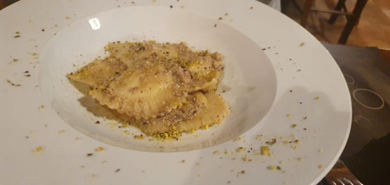 Ravioli di ricotta e pistacchio - Agriturismo Mama Lina