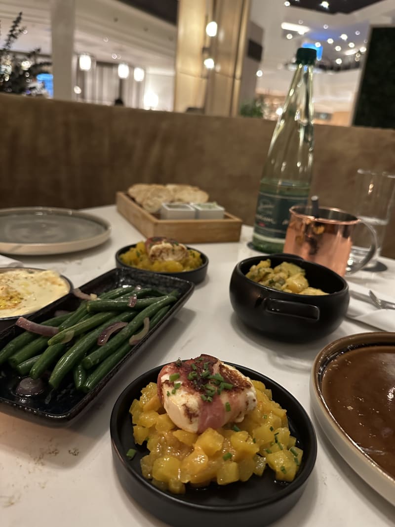 Main Tapas Lounge: The Westin Grand Frankfurt in Frankfurt am Main ...
