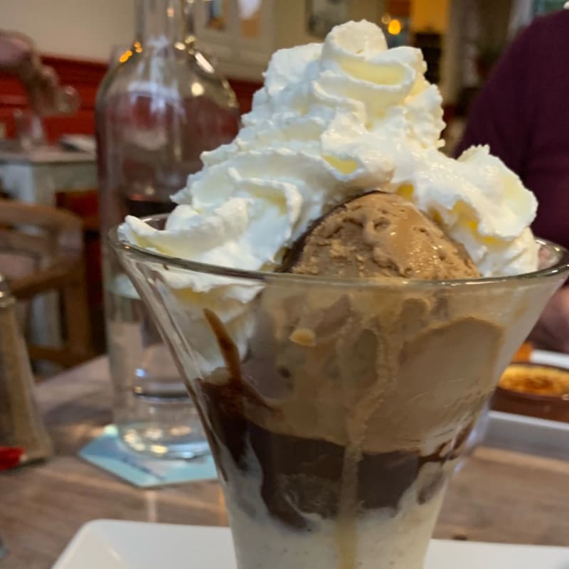 Coffee and Chocolate ice-cream with wiped cream - La Romarine, Toulouse