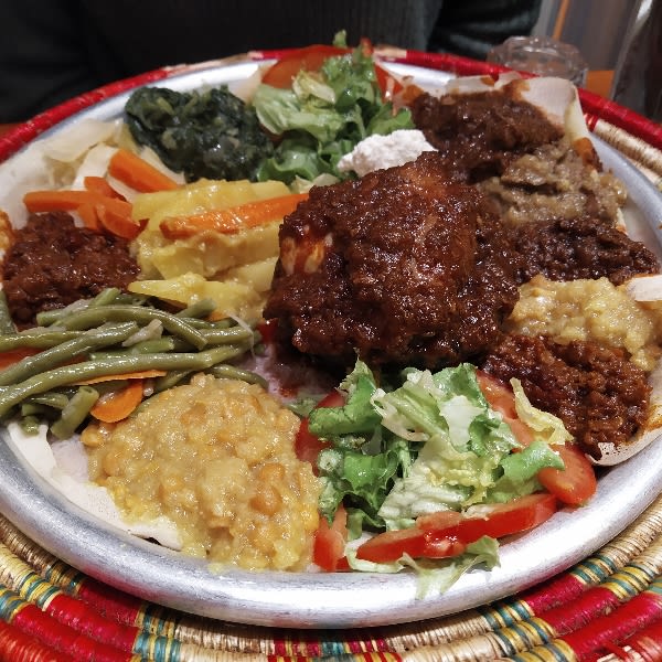 Un festival de saveurs, joliment présenté et un moment de partage convivial et amusant :) - Les Saveurs d'Abyssinie, Paris