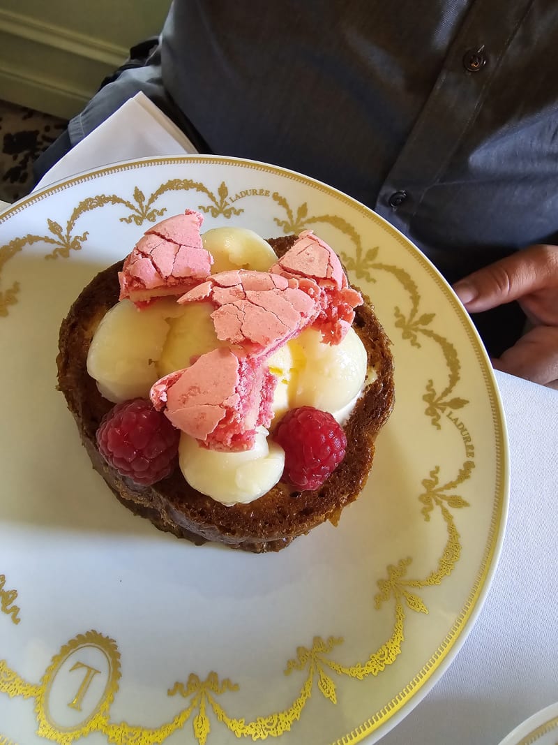 Ladurée Paris Champs-Elysées, Paris