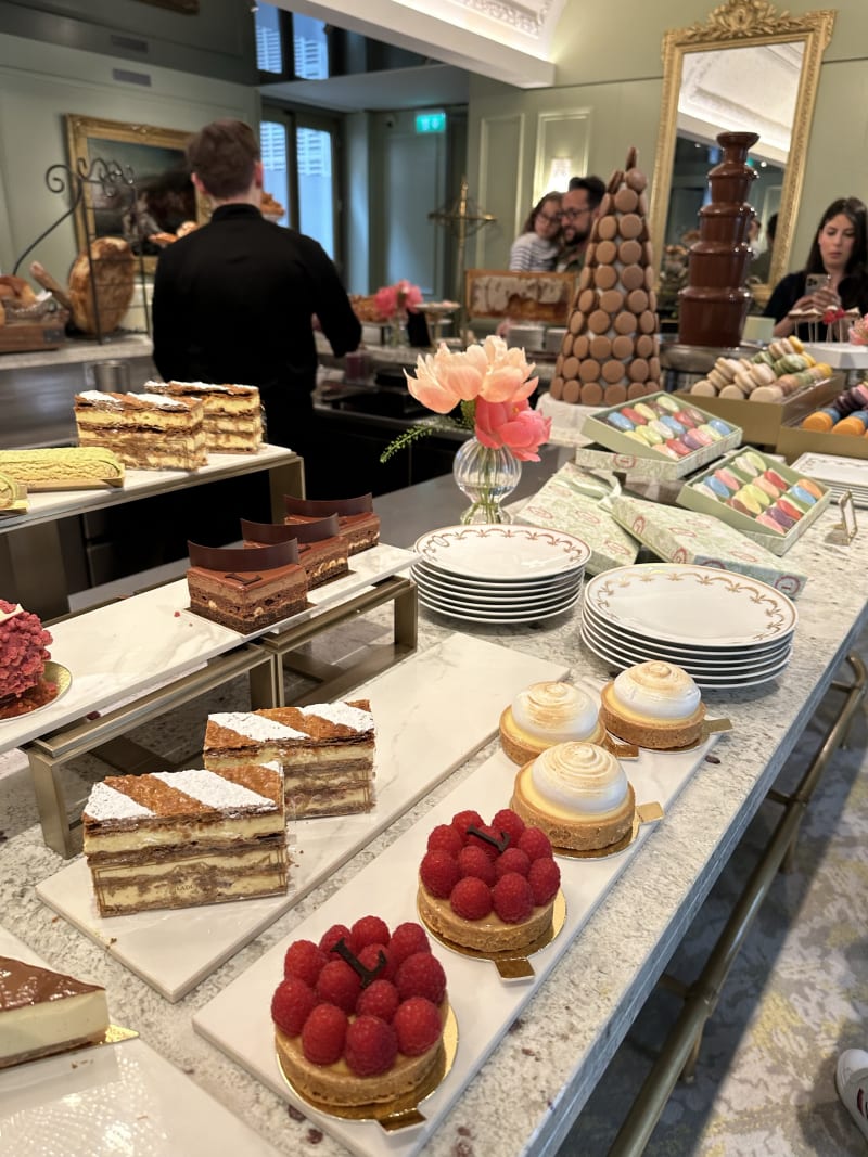 Ladurée Paris Champs-Elysées, Paris