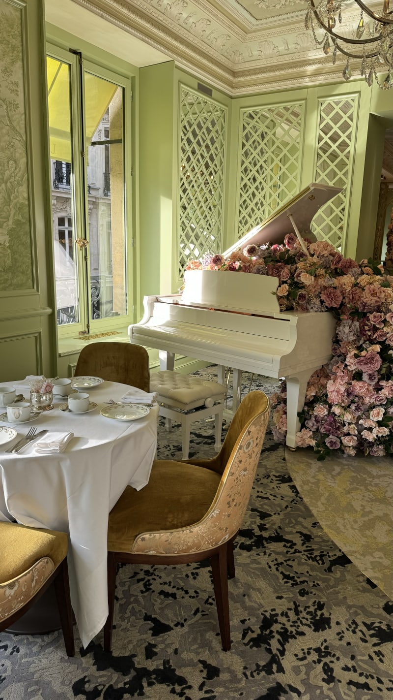 Ladurée Paris Champs-Elysées, Paris