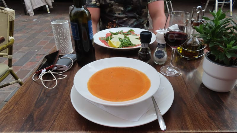 Crema di pomodoro (tomatensoep) & Carpaccio al Parmigiano - La Lanterna Scheveningen, The Hague