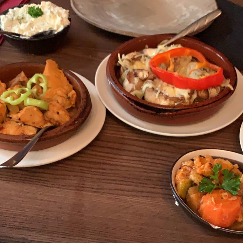 Een paar van de vele soorten tapas.  - De Sultan, Heerenveen