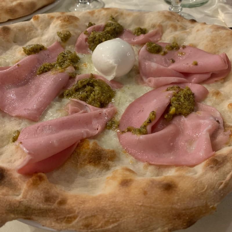 Pizza mozzarella fior di latte, mortadella e pistacchio  - Caffè Borghese, Poggiardo