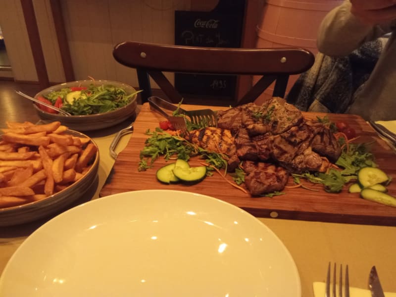 Nena Grill, Ixelles