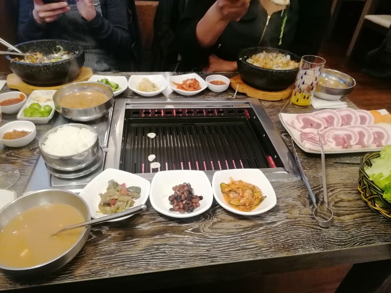 Bibimbap et barbecue de poitrine de porc et ses accompagnements  - Barbecue KING Coréen, Paris