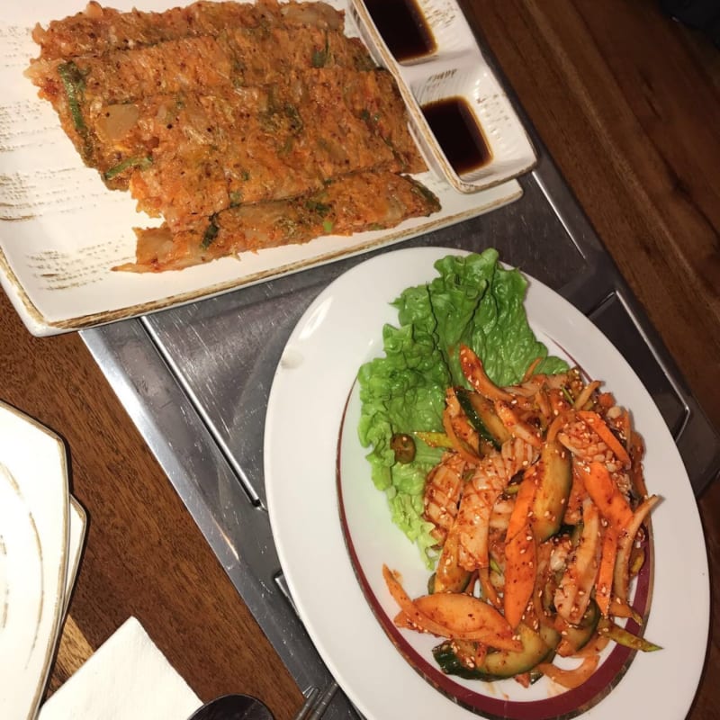 Galette de kimchi et salade de calamar piquant  - Barbecue KING Coréen, Paris