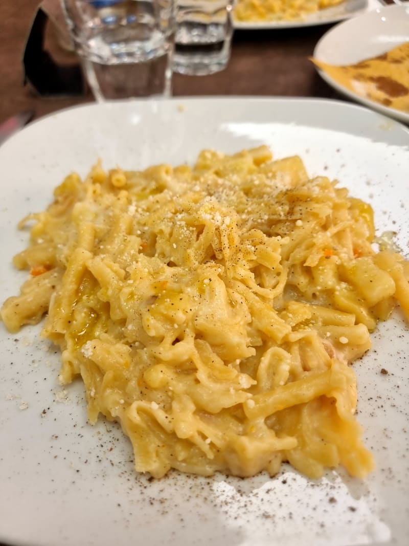 Pasta patate e provola - Maninpasta La Cucina della Mamma, Caserta