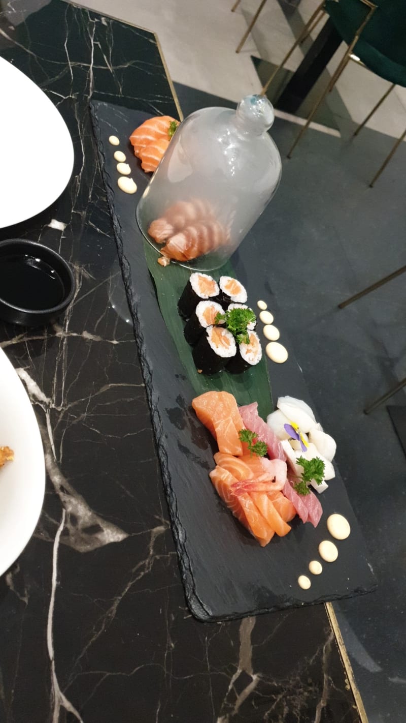 Mo' Sushi Japanese and Italian Fusion, Salerno