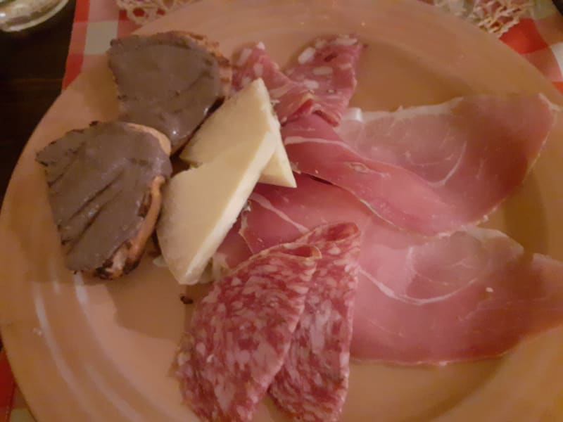 Tagliere di affettati e salumi toscani - Taverna Le Cose Buone, Gaiole In Chianti