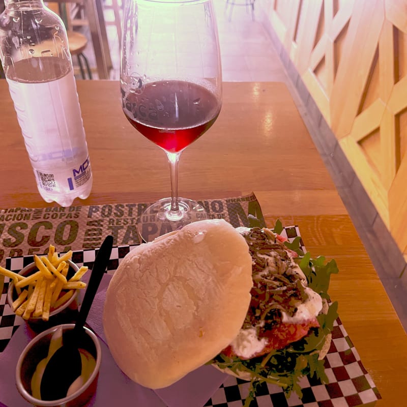 Panino con tagliata al coltello, tartufo, stracciatella di bufala e rucola  - Vinoteca Tasca 29