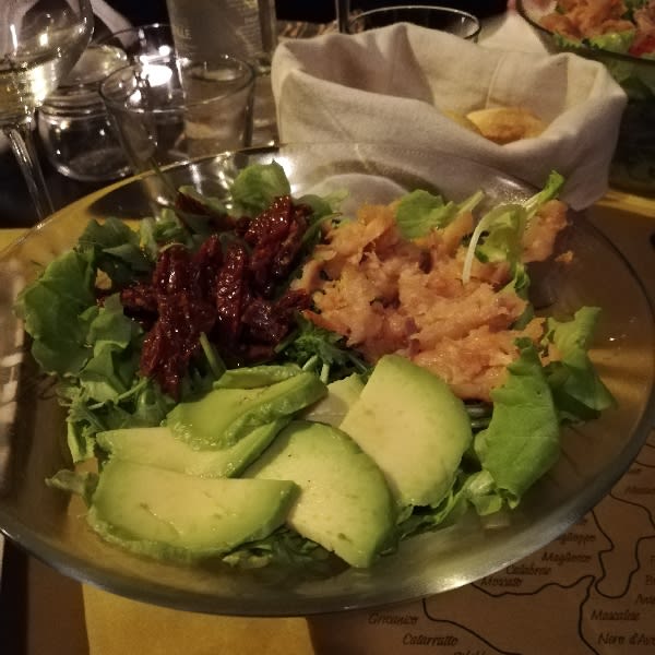 Insalta avocado, salmone e pomodori secchi - Uain, Monza