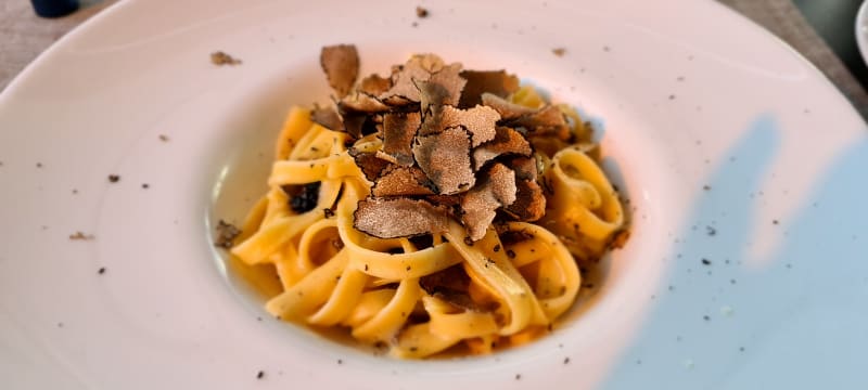 Tagliatelle al tartufo - Al Borgo