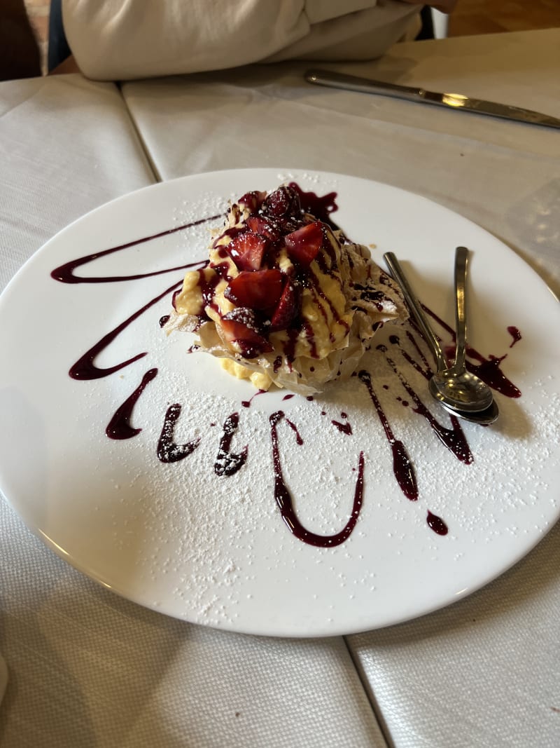 Cestino di pasta fyllo ai frutti di bosco - Osteria Romana, Rome