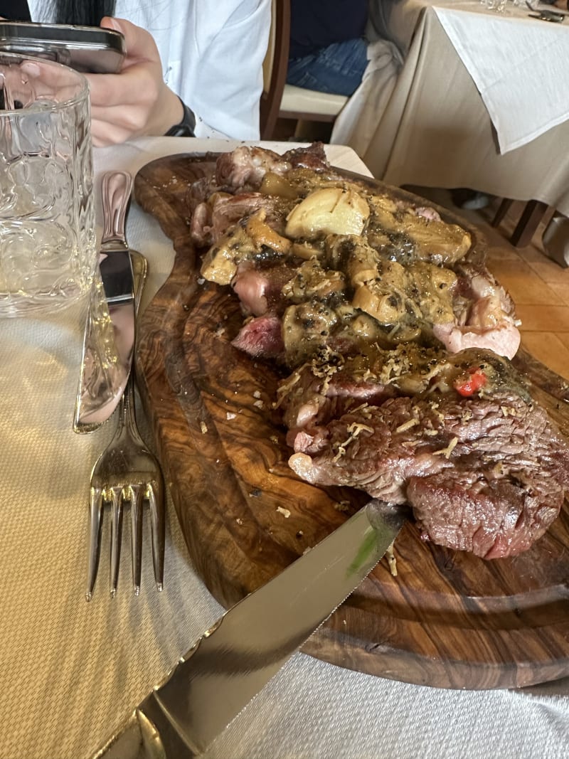 Tagliata ai funghi porcini e tartufo nero  - Osteria Romana, Rome