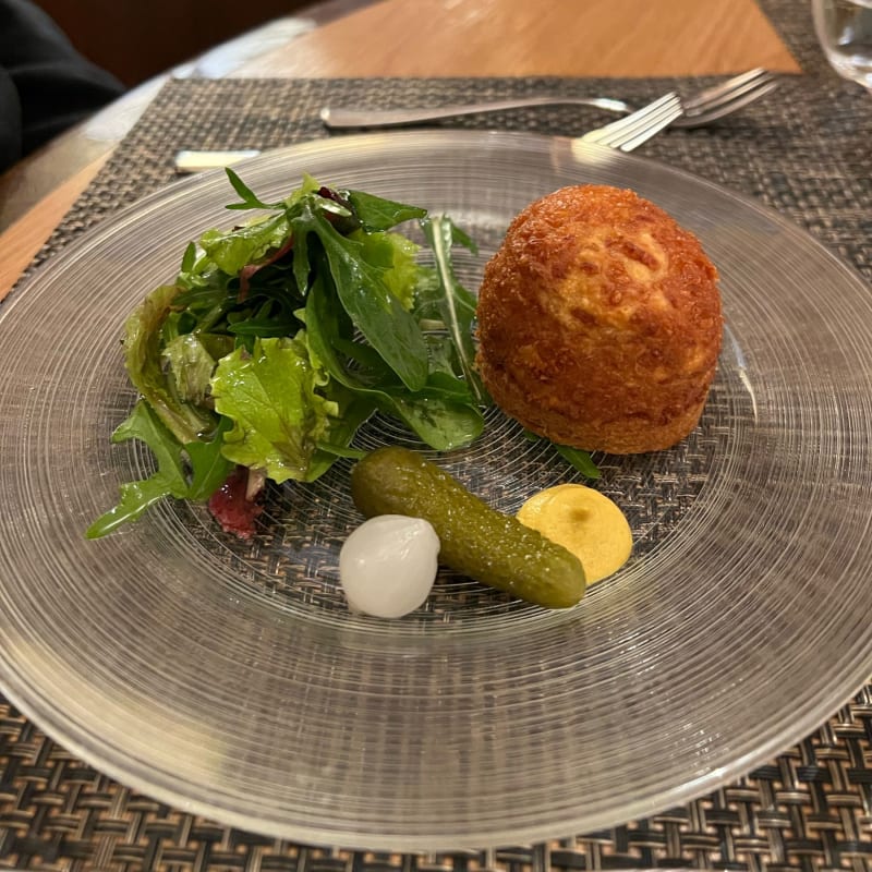 Très bon, bien croustillant et cœur fondant.  - Restaurant de l'Hostellerie du XVIème Siècle, Nyon