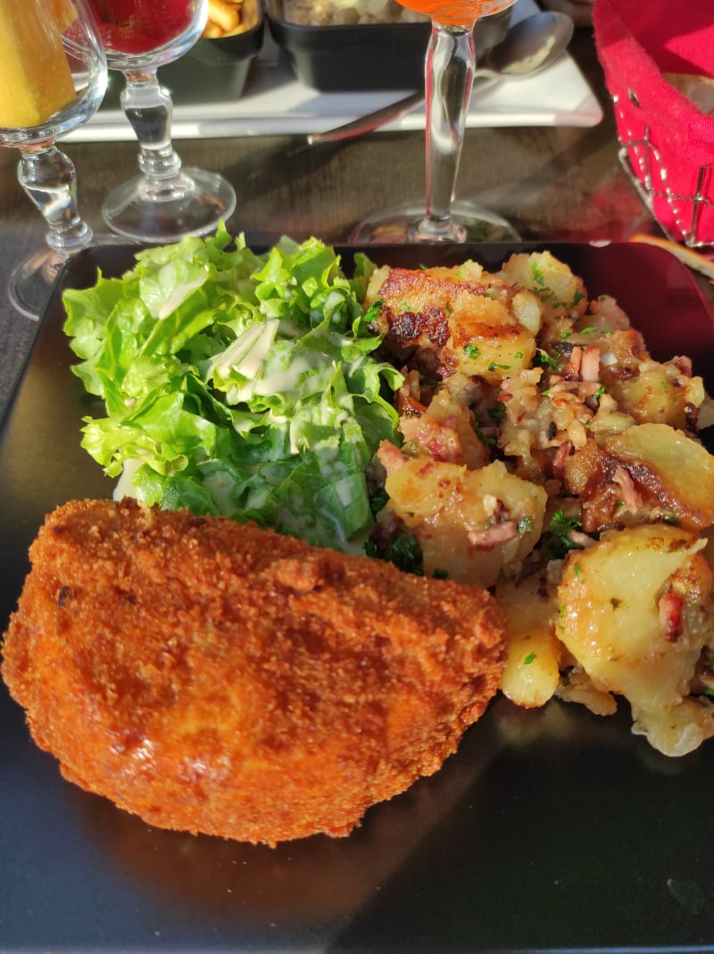 Camemberts frit, pdt sautées et salade verte - La Cigogne, Bischheim