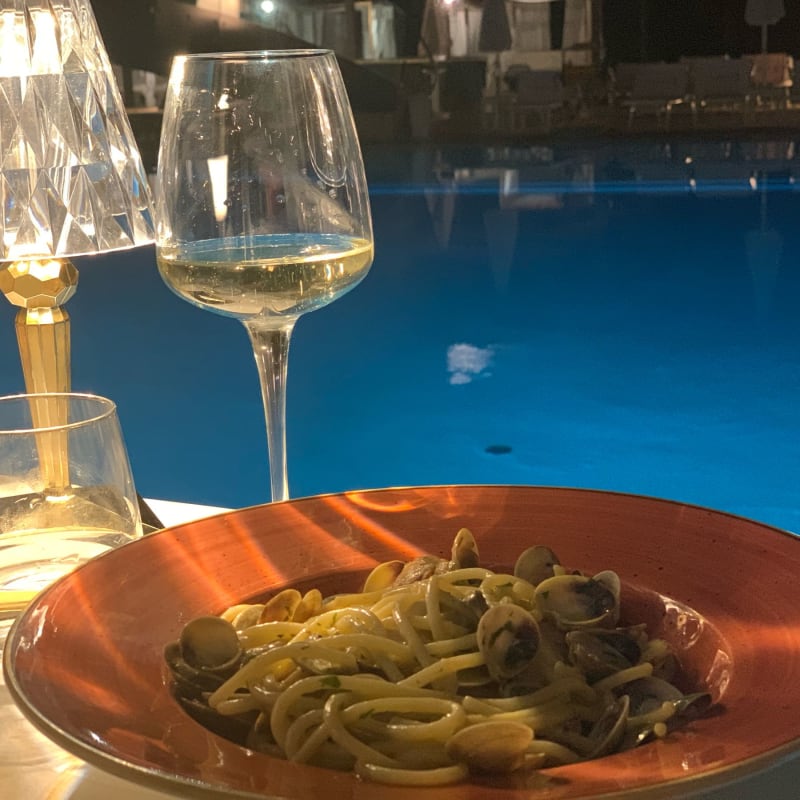 Spaghettone alle vongole - Riviera Oasis Restaurant
