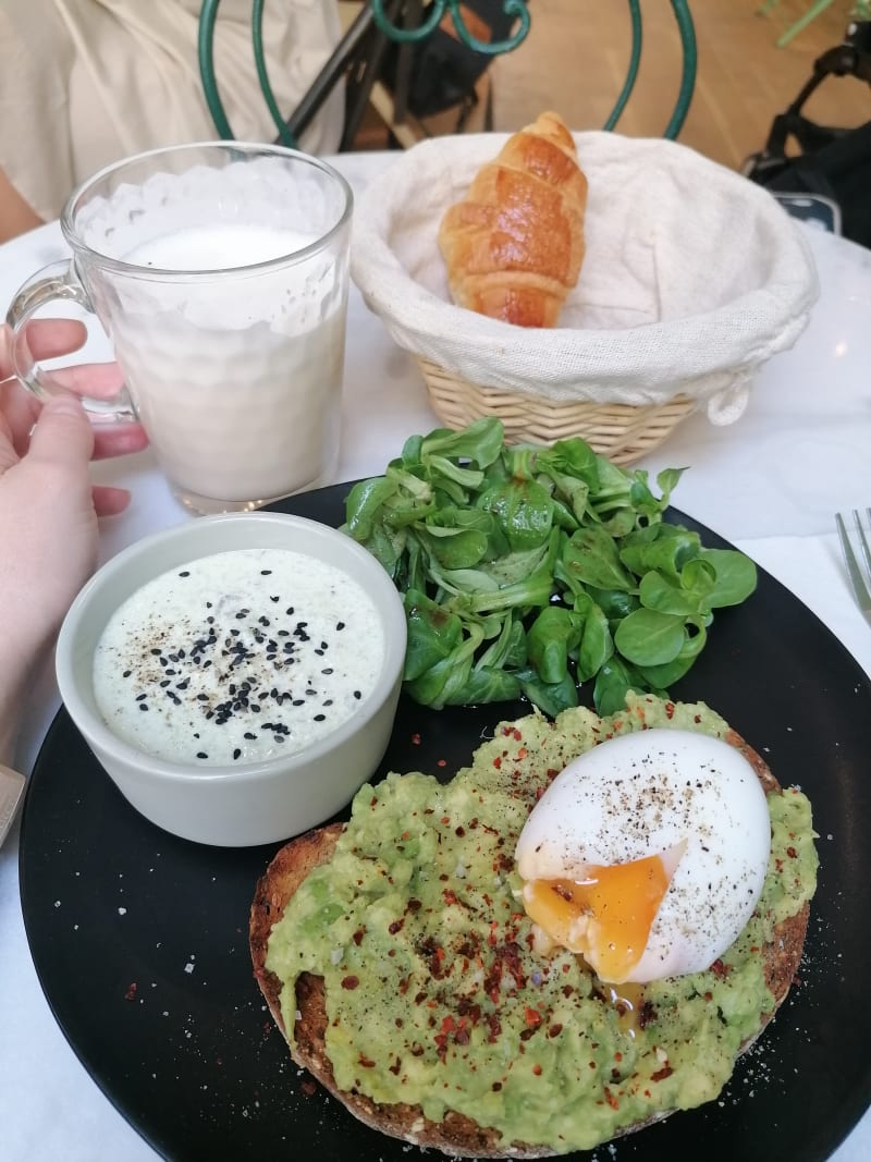 Ernestine Café, Paris