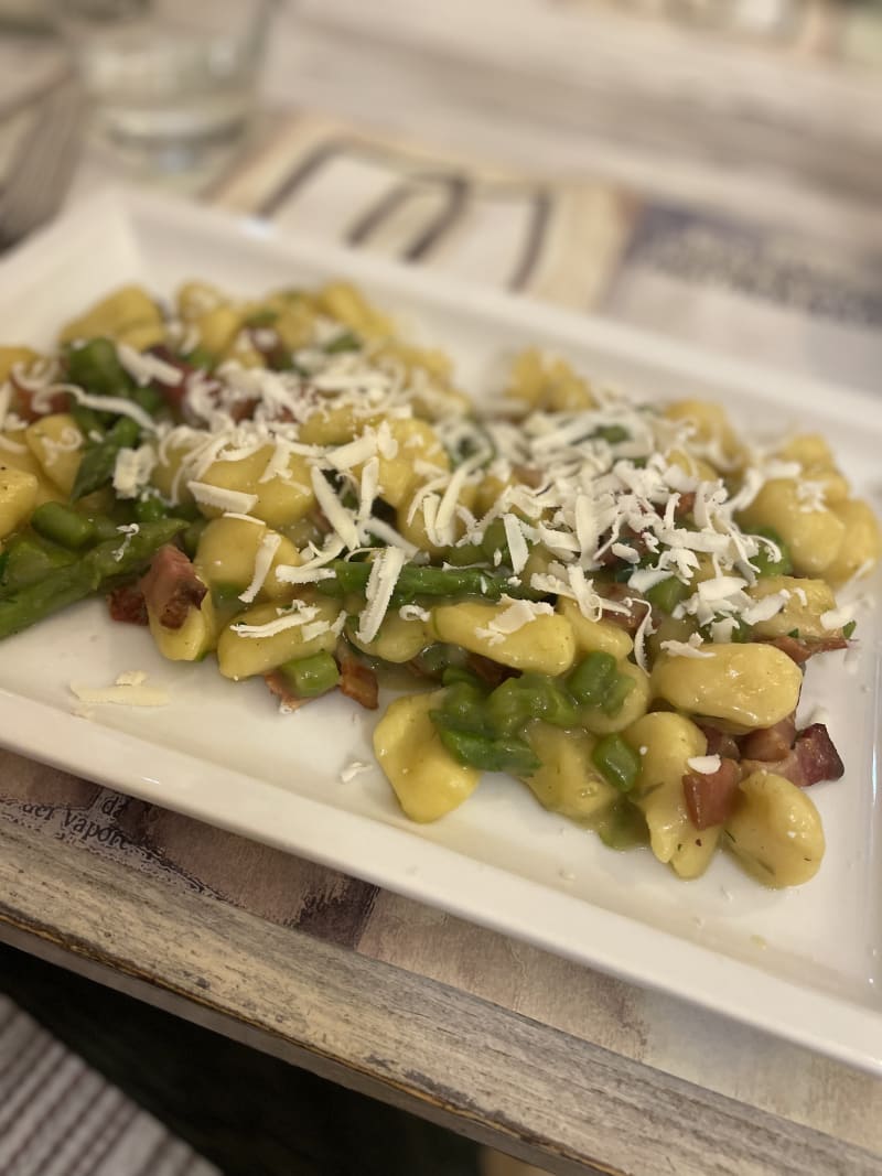 Gnocchi speck asparagi e ricotta affumicata  - La Gnoccheria