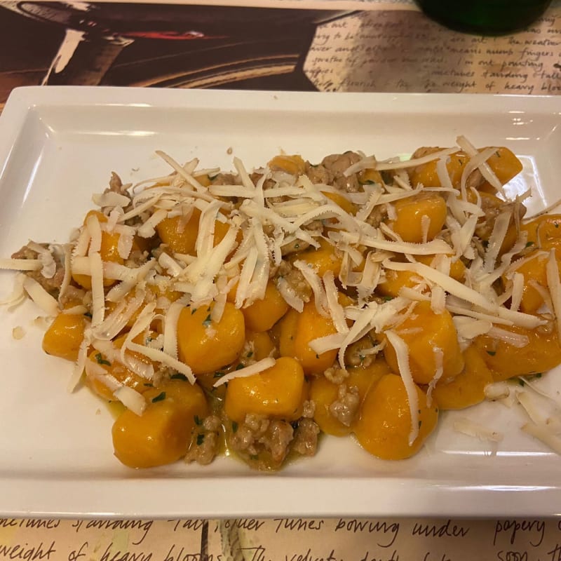 Gnocchi di zucca con salsiccia e ricotta affumicata - La Gnoccheria