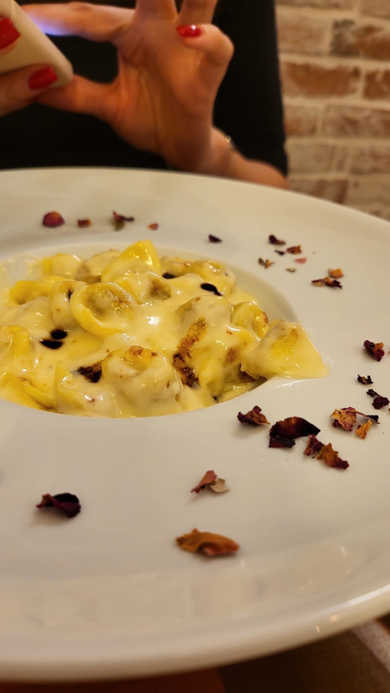 Tortellini in crema di parmigiano e aceto balsamico tradizionale del 1970 - La Gnoccheria