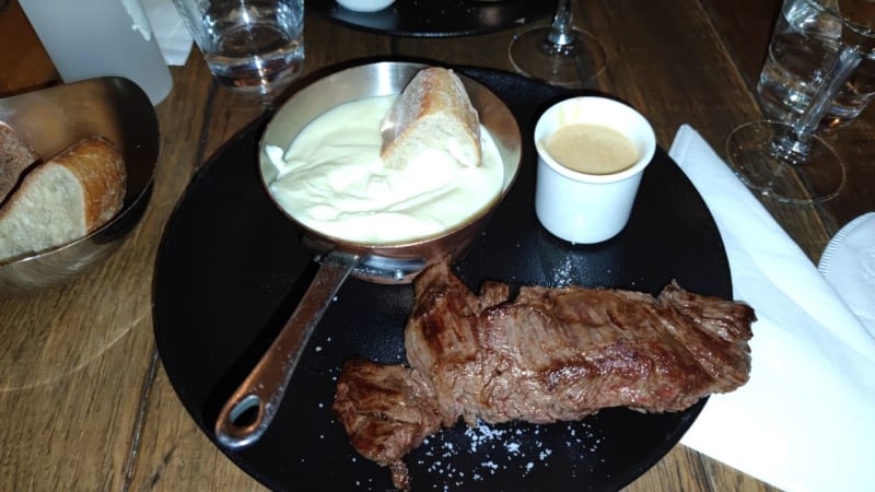 Onglet de jeune beuf, sauce roquefort, aligot à l'ancienne - Le Trésor, Paris